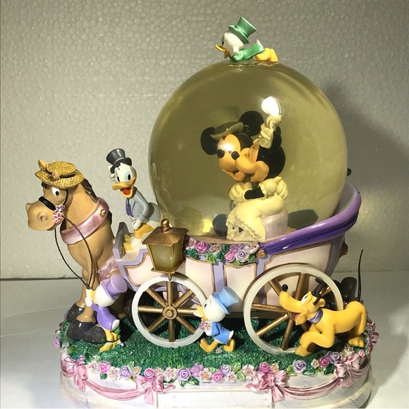 Disney Snow Globe,Just Married Mickey and Minnie Mouse. - Picture 2 of 12